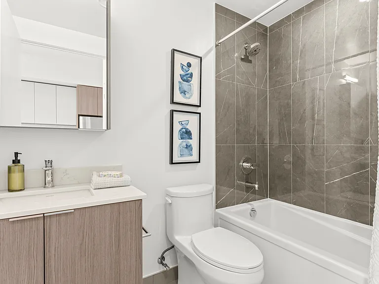 500 Upper Wellington St — Photo 26