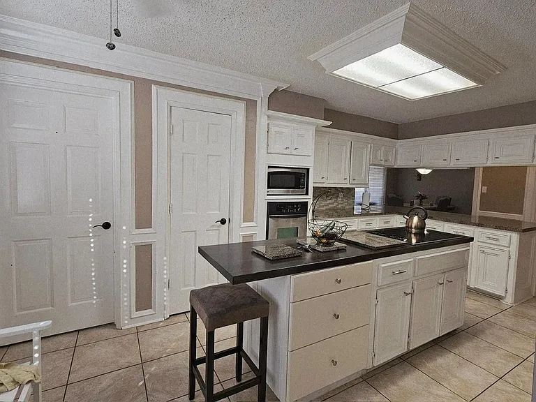 347 W Champions Colony #III — Photo 7