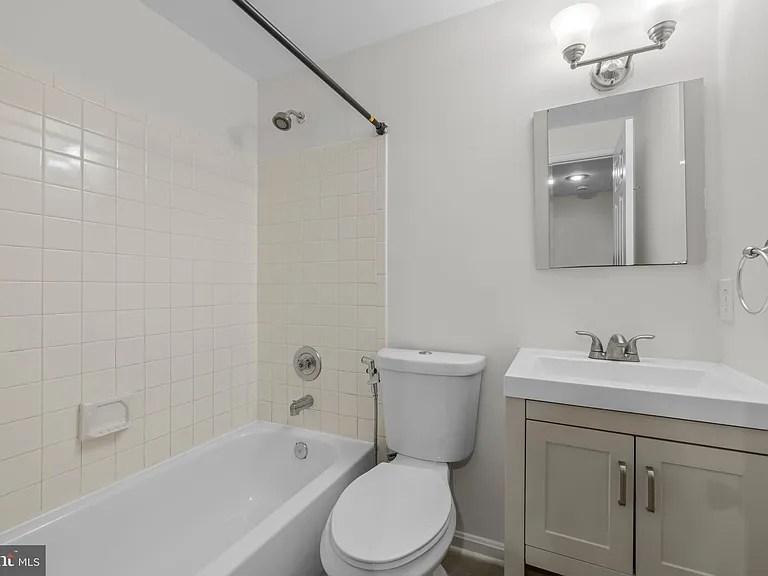 1095 Travis Ln — Photo 11