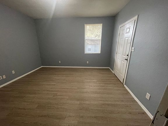 5th image of 3910 SE 17th Ave APT 7