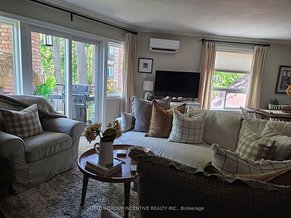 5th image of 166 Owen St #204