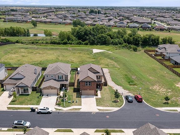 2nd image of 121 Passiflora Dr