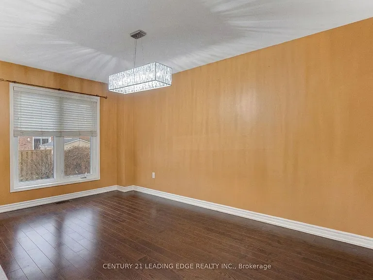 7166 Sandhurst Dr — Photo 14