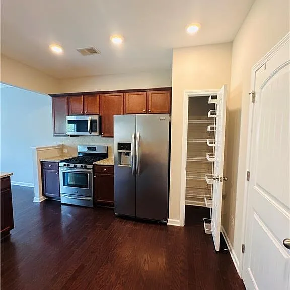 1335 Hampton Oaks Dr — Photo 4