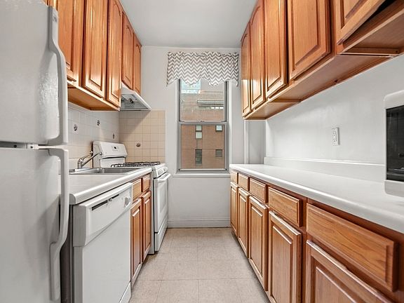 5th image of 322 E 63rd St #6D