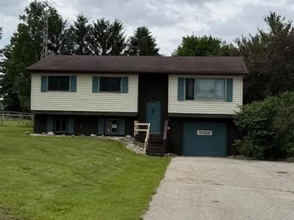 5028 Silverberry Dr, Mount Pleasant, MI 48858