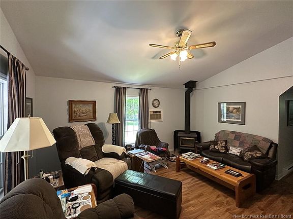 3rd image of 20 Scott Ln