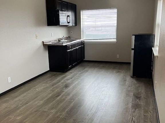 2nd image of 615 SW Evergreen Ave APT 304