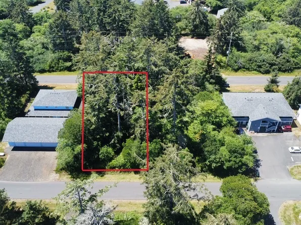 655 Sunset Avenue NE, Ocean Shores, WA 98569