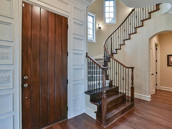 5th image of 2207 Castle Creek Dr