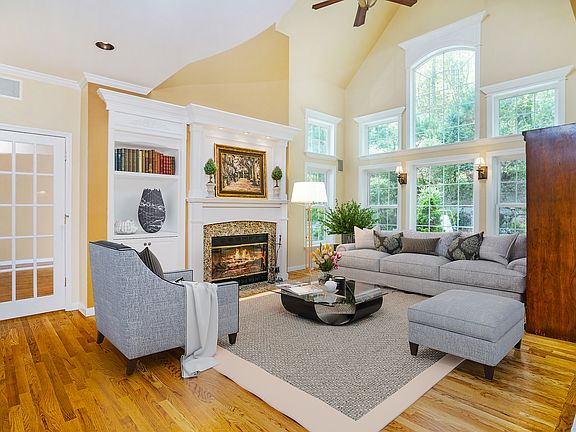 4th image of 2677 Deer St