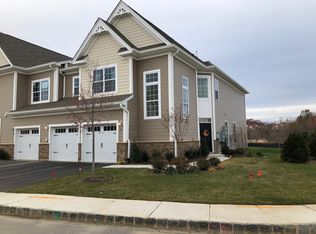 62 Grabowski Dr, Parlin, NJ 08859