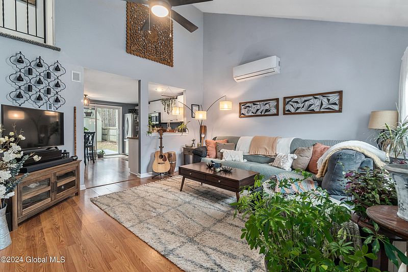 2nd image of 18 Arrow Wood Place