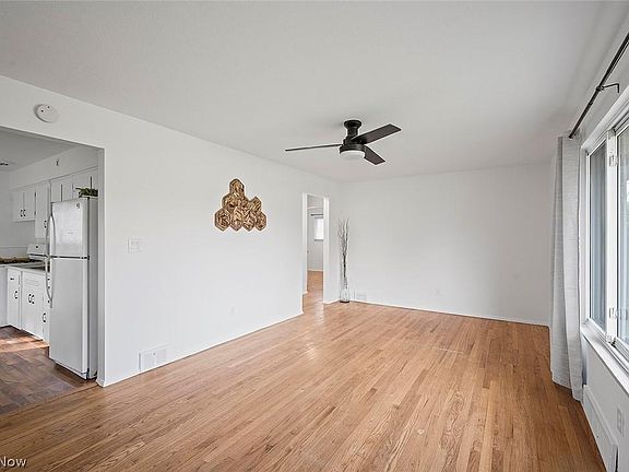 5th image of 210 Lynne Dr