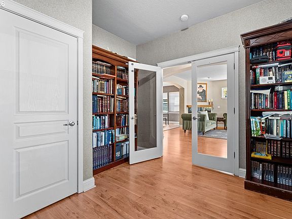 5th image of 111 NE Porto Way
