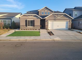 6837 E Redlands Ave, Fresno, CA 93727