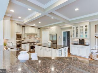 1682 Hunting Crest Way, Vienna, VA 22182