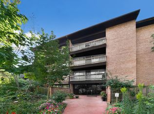 5700 Hillcrest Ln, Lisle, IL 60532