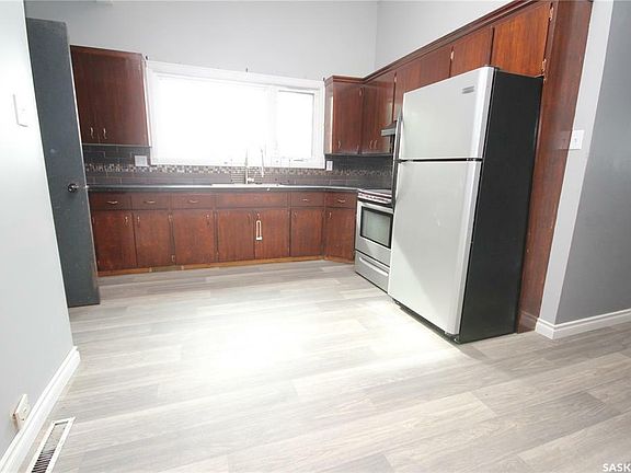 5th image of 303 River Heights Dr