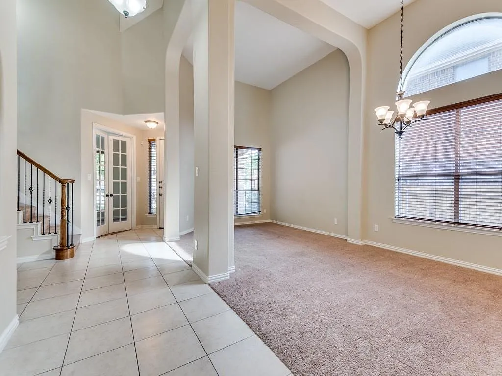 5 bed, 3600 sqft, $3,799 — Photo 2