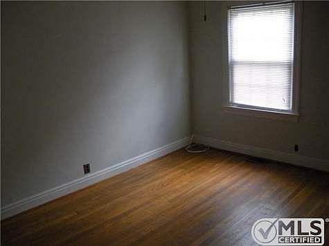 3rd image of 421 Highland Cir