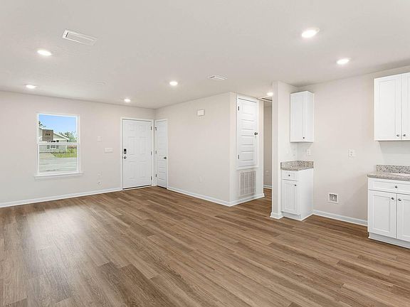 4th image of 2291 Rockford Dr