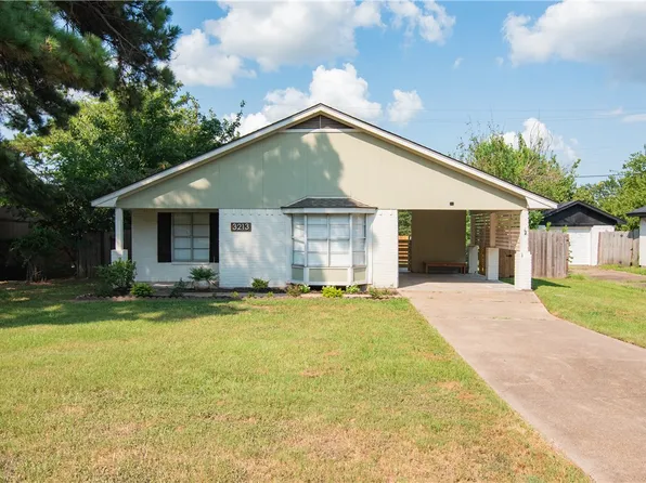 3213 Heatherwood Dr, Bryan, TX 77801