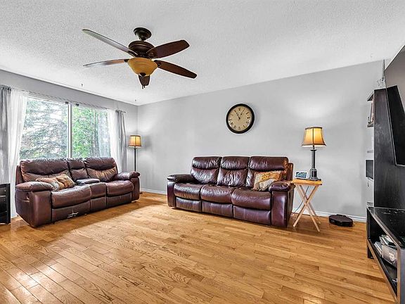 5th image of 215 Erin Woods Dr SE