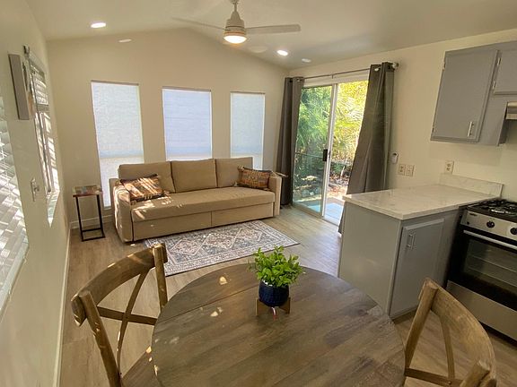 4th image of 1111 Poinsettia Ave