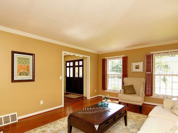 Spacious living room