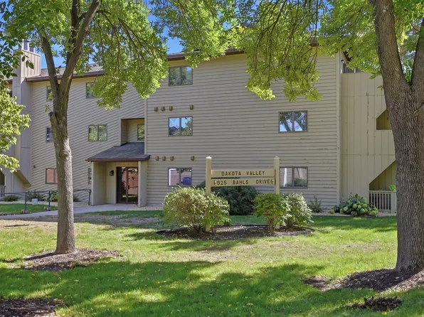 925 Bahls Dr APT 102, Hastings, MN 55033