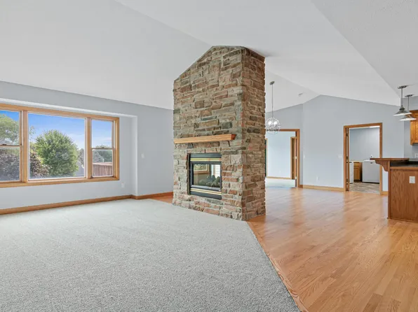 59 Dakota Ave, Elko New Market, MN 55054