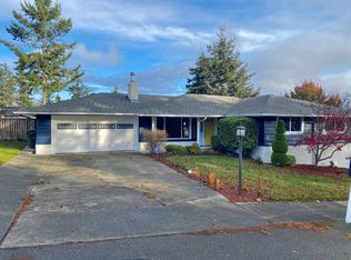 1056 SW 4th Ave, Oak Harbor, WA 98277