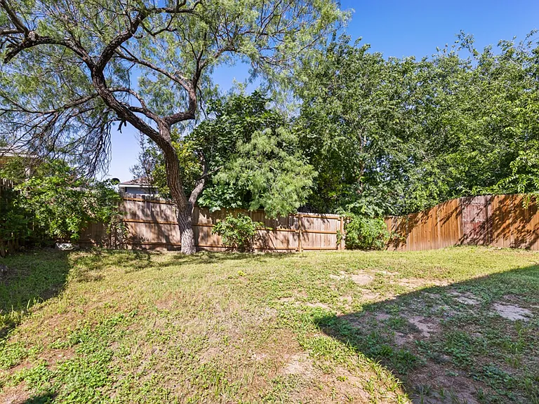 13415 Rhodes Villa — Photo 24