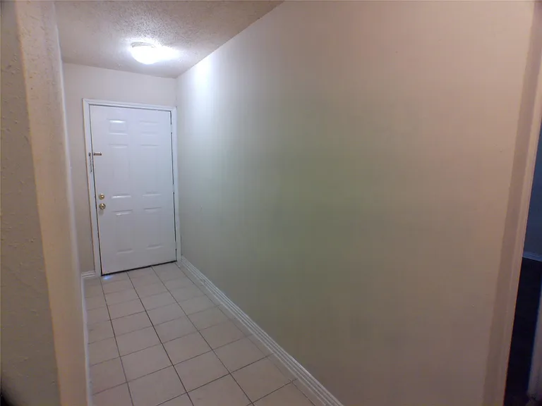 1301 Glenmore Dr — Photo 23