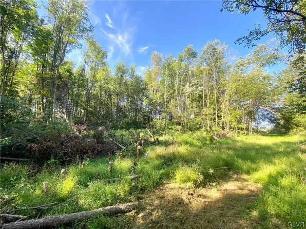 2519 Community Dr, Bath, PA 18014