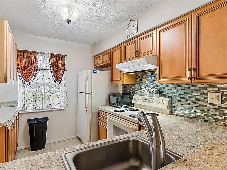 2 bed, 882 sqft, $1,500 — Photo 4