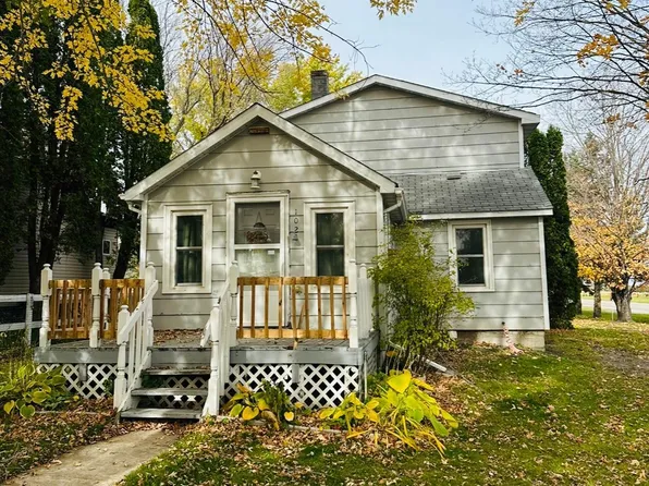 102 Cherry St NW, Bertha, MN 56437