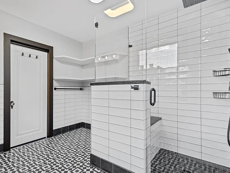 2 Gregory St — Photo 23