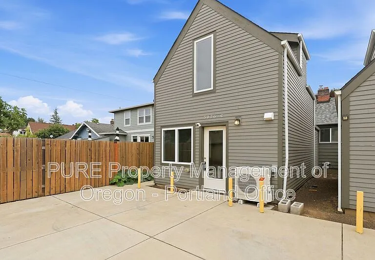 5026 N Harvard St #C — Photo 2