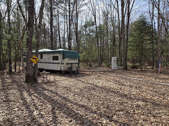 5th image of 6 Mile Rd