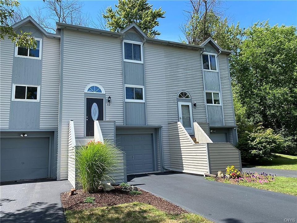 1st image of 121 Iron Oak Cir