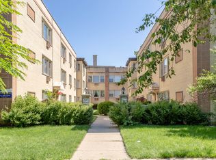 2001 W Touhy Ave APT 201, Chicago, IL 60645