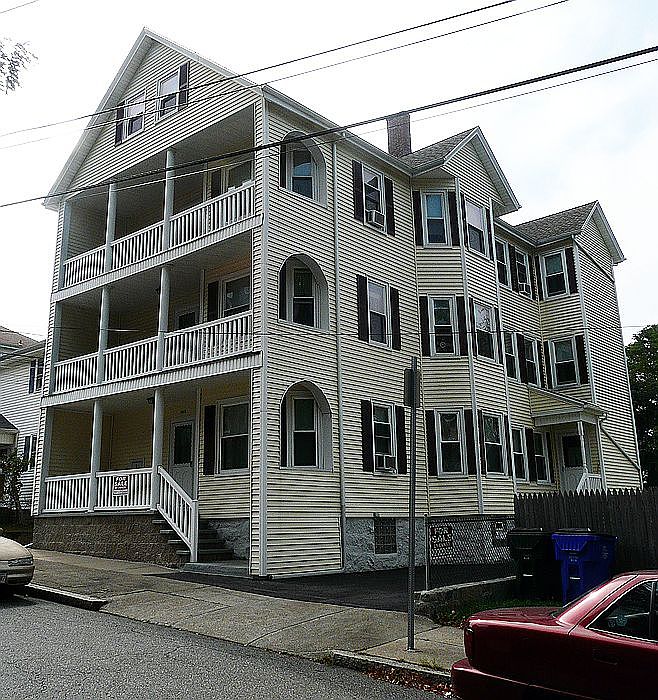 2nd image of 1018 High St