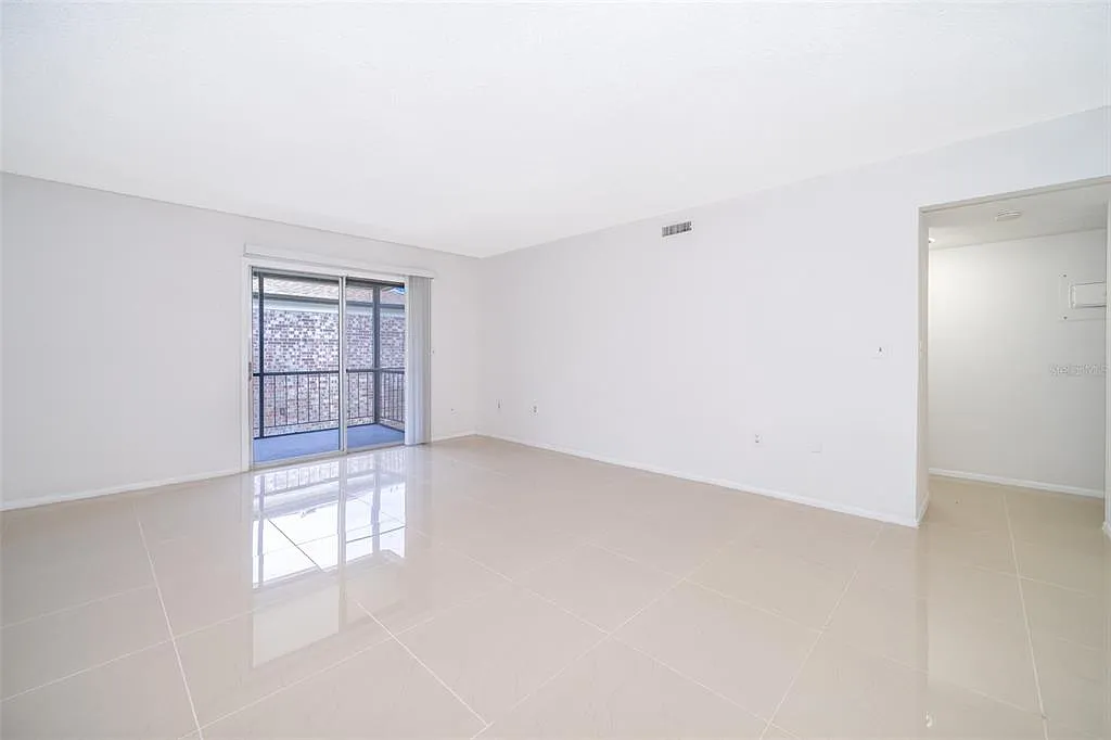 2 bed, 2.0 bath, 1040 sqft, $1,450 — Photo 4