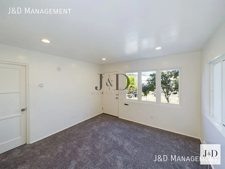 3749 Van Dyke Ave