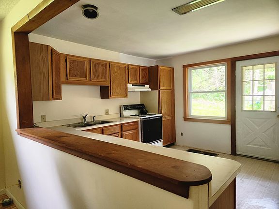 4th image of 11 Gaylord Dr #11