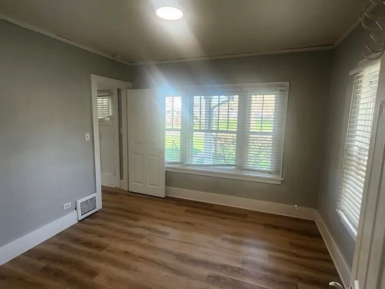 2729 Horton St — Photo 8
