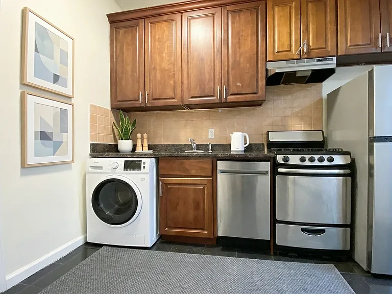138 W 109th St #3E — Photo 4