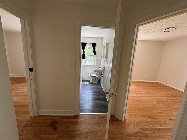 1034 Meredith St — Photo 14